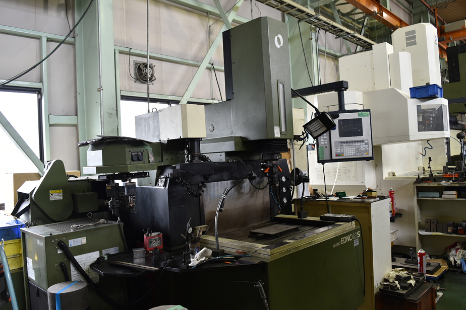 NC放電加工機 MAKINO EDNC43